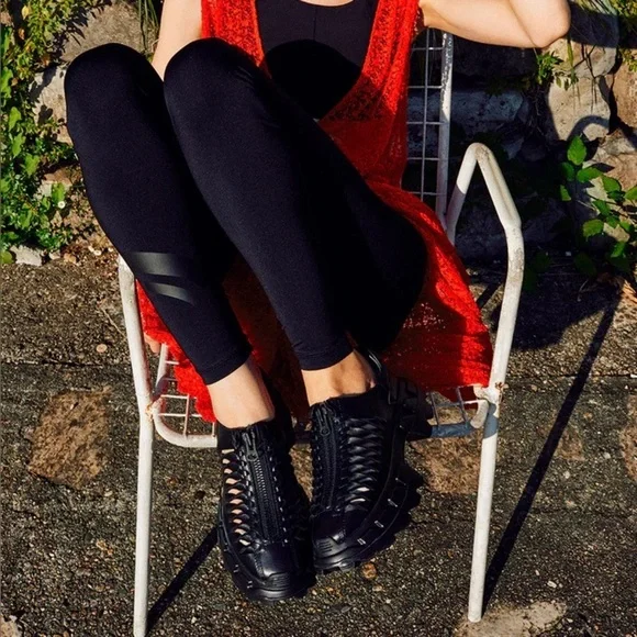 4CCCCEES Arko Spine Sneaker Black Leather Zipper Cutout Size 39 EUC - Picture 10 of 12